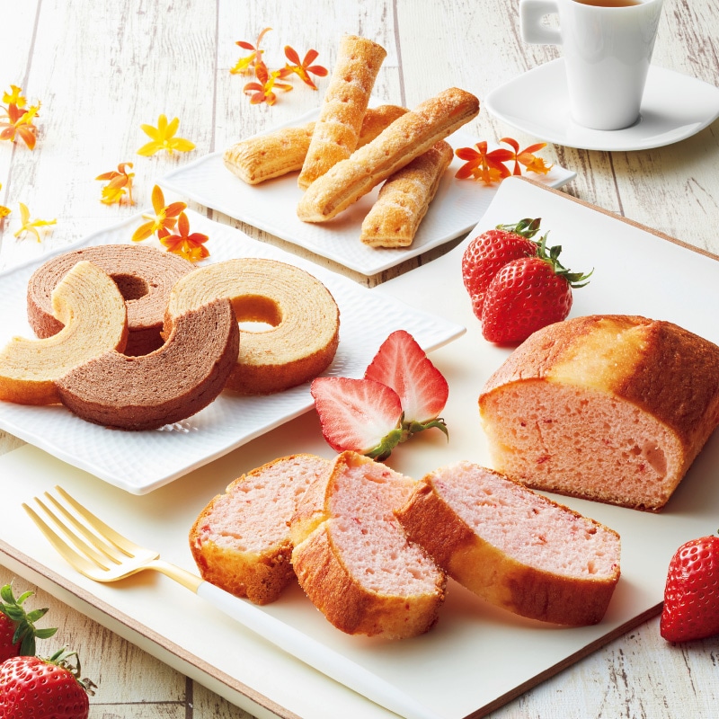 <お歳暮><ラ・ロシェル>あまおう苺パウンドケーキとしっとりバウムクーヘン