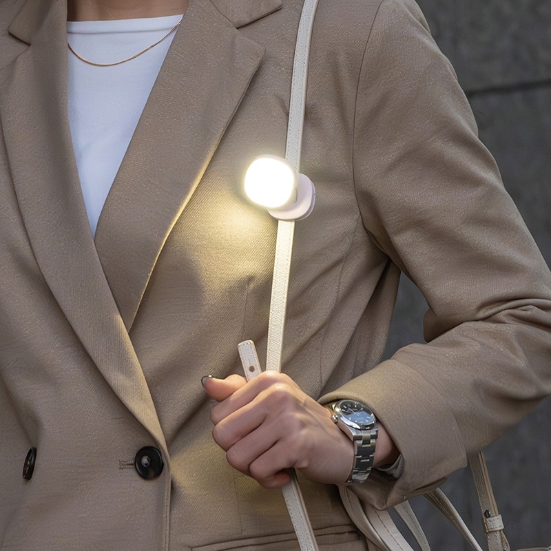 �[�d����q���񃉃C�g