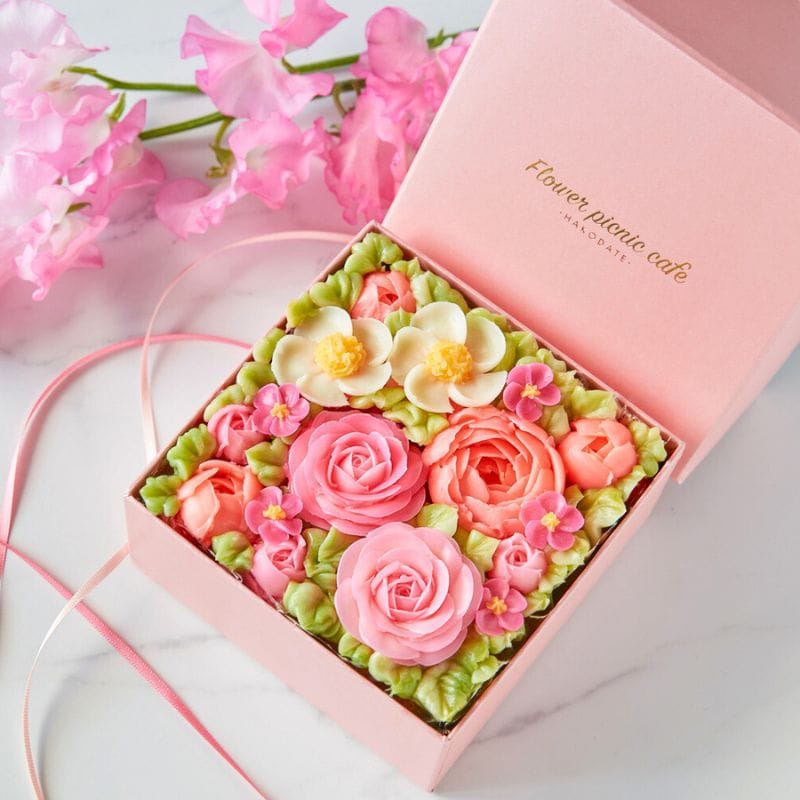【冷凍】食べられるお花のボックスフラワーケーキ（ピーチピンク）