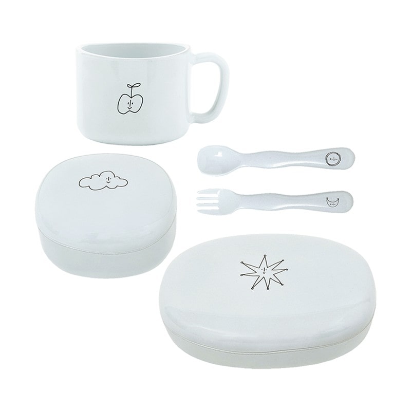 �}�f�B�L�b�Y �e�[�u���E�F�A�Z�b�g